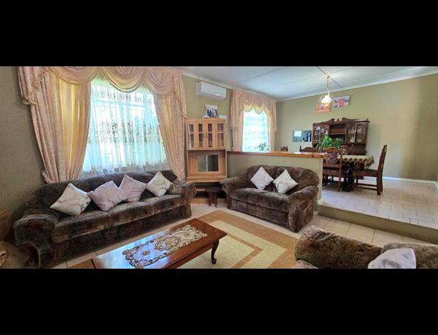 4 BEDROOM HOUSE FOR SALE IN LINCOLN MEADE